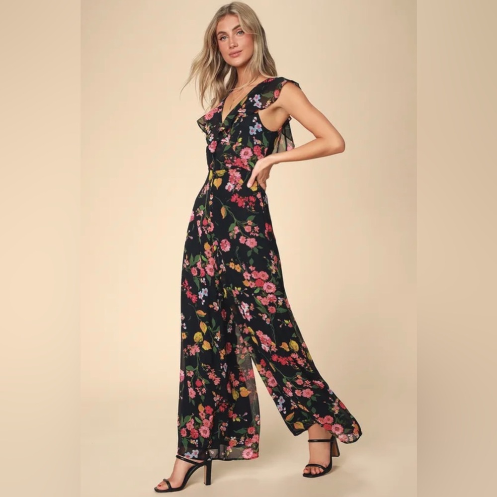 Lulu’s Blooming Love Jumpsuit Size M